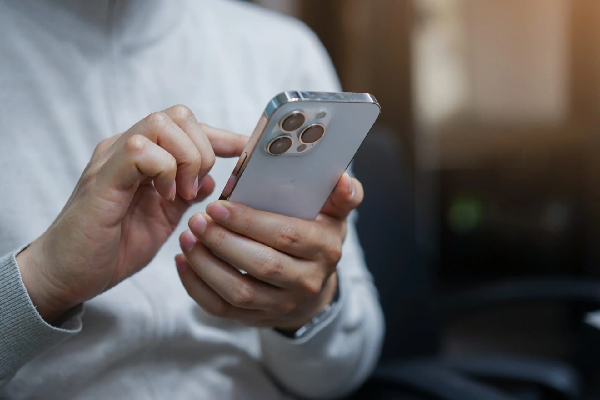 Telefoane de pe OLX, second hand sau "noi, sigilate": ce riscuri ascunse pot avea în 2026
Phones from OLX, second-hand or "new, sealed": what hidden risks can they have in 2026